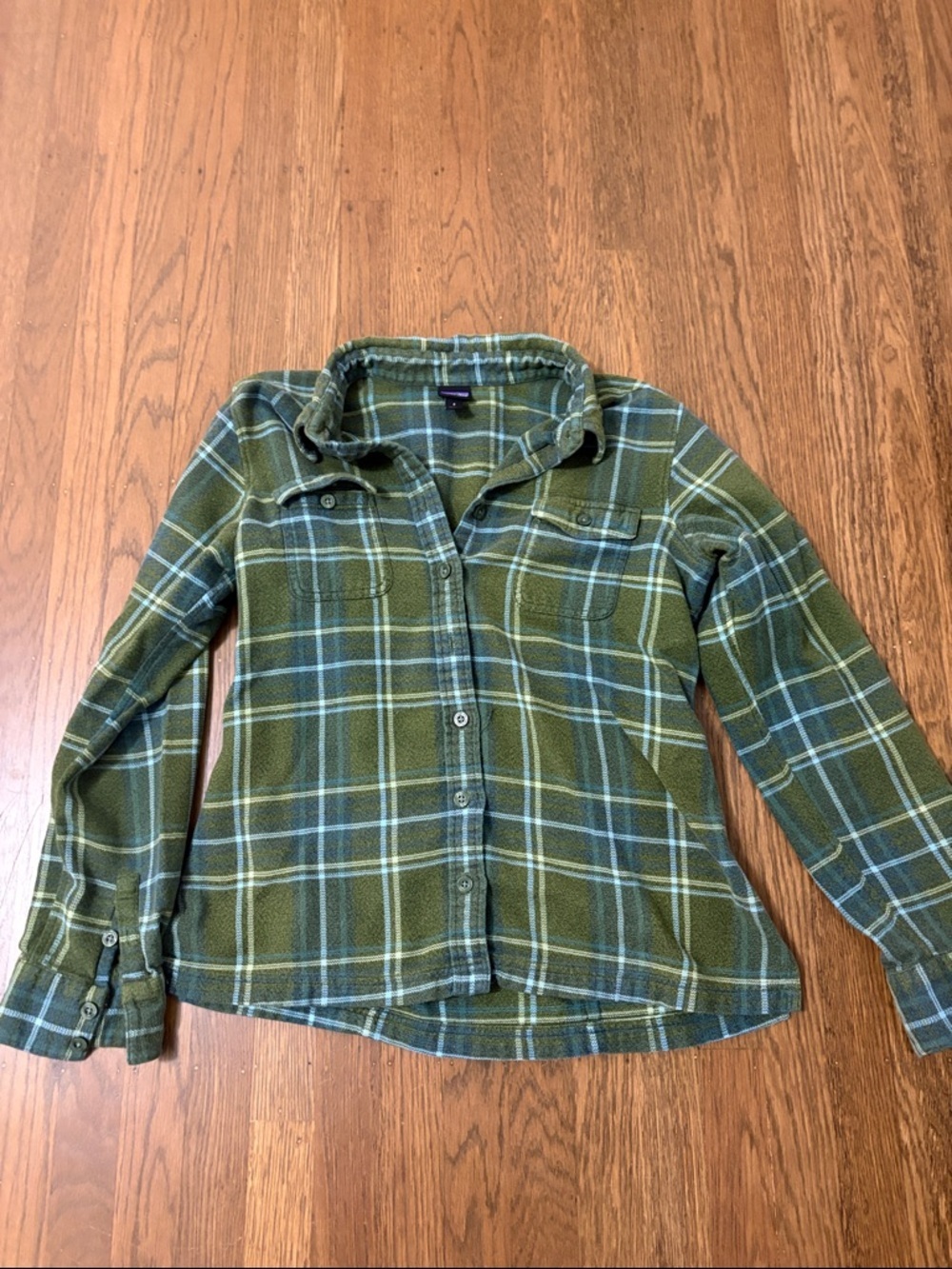 Patagonia women’s Long-Sleeved Fjord Flannel Shirt size 8